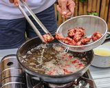 รูปขั้นตอนการทำที่ 15 ของ แหนม ซี่โครงหมูทอด อาหารไทยรสเปรี้ยว กลิ่นหอมรัญจวน