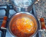 Foto del paso 3 de la receta: Cazuela de bonito con fideos gordos y gambas