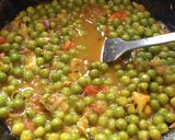A picture of step 5 of Green Peas Curry.