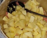Foto langkah ke 2 dari resep Cheese Potato Soup.