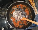 Foto del paso 6 de la receta: Arròs negre amb sèpia, conill i escarxofes