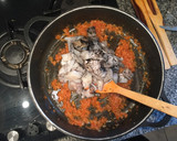 Foto del paso 6 de la receta: Arròs negre amb sèpia, conill i escarxofes