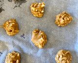Une image de l'étape 5 de Cookies moelleux chocolat blanc pignons sans blanc d’œuf.