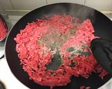 A picture of step 2 of Thai basil and chilli minced beef with an egg (Phat Kaphrao).