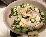 鵝油炒雞胸肉佐栗子小黃瓜的食譜步驟4照片