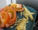 Gambar langkah 2 resipi Sweet Tomato Chicken.
