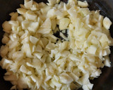 Foto del paso 2 de la receta: Calabacitas rellenas de requesón con aceitunas