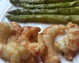 Foto del paso 4 de la receta: Langostinos a la plancha con espárragos 