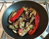Foto del paso 1 de la receta: Huevos en colchón de berenjenas 