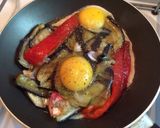 Foto del paso 2 de la receta: Huevos en colchón de berenjenas 