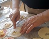 Foto del paso 9 de la receta: Bollitos Hojaldrados rellenos de Crema Pastelera y Mermelada de Cereza