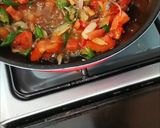 Foto langkah ke 4 dari resep Oseng Klotok Cabe Hijau Mangga Muda.