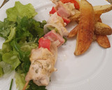 Foto del paso 7 de la receta: Brochettes de pollo con mostaza, miel, papas rústicas, ensalada