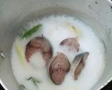 รูปขั้นตอนการทำที่ 6 ของ ปลาทูน่าต้มกะทิ