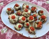 Une image de l'étape 7 de Champignons bruns farcis bœuf, légumes, emmental et tomates.
