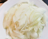 Foto del paso 1 de la receta: Pulpitos encebollados con patatas