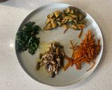 A picture of step 4 of Korean Bibimbap (Vegetarian).