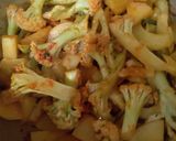 A picture of step 3 of Aloo Gobhi.