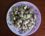 Hình bước làm 1 của món Canh ngao nấu bầu
