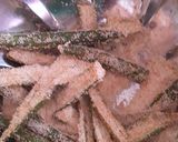 A picture of step 3 of Bhendi rawa fry.