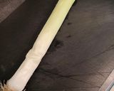 Une image de l'étape 1 de Spaghettis de Poireaux, Crème de Camembert, Émietté de Pancetta.