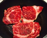 Hình bước làm 3 của món Thịt bò steak đảm bảo được vợ khen