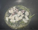 Foto del passaggio 5 della ricetta Insalatina di Calamari al Vino Bianco e Limone