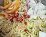 Gambar langkah 2 resipi Kerabu buah simple.