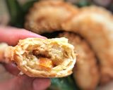 Foto langkah ke 9 dari resep Pastel goreng, awet crunchynya.