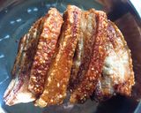 รูปขั้นตอนการทำที่ 3 ของ คะน้าหมูกรอบ(หมูกรอบ จากหม้อทอดไร้น้ำมัน)