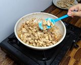 Foto langkah ke 2 dari resep Oseng Ayam Taichan.