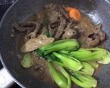 Hình bước làm 3 của món Mì Xào Tim Gan