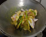 Foto langkah ke 3 dari resep Ayam goreng ungkep bumbu kuning.