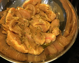 Foto del paso 3 de la receta: Filete pechuga de Pollo con Piña y Brotes de Soya