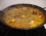 Foto del paso 12 de la receta: Paella de pollo, alcachofas y guisantes