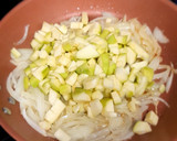 Foto del paso 3 de la receta: Tortilla de patatas con calabacín y cebolla (Sin sal)