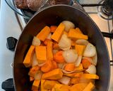 Foto del paso 3 de la receta: Ojo de Bife Braseado al Malbec con Vegetales