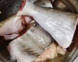 Hình bước làm 1 của món Canh Cá Hú Nấu Măng Chua