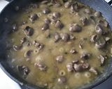 Foto del paso 3 de la receta: Riñones de cordero encebollados al vino blanco y coñac