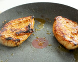 Foto langkah ke 4 dari resep Grilled Chicken with Mushroom Sauce Devina Hermawan.