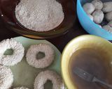 Foto langkah ke 5 dari resep Donat Pisang Wijen.