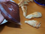 Cuernos de crema de chocolate