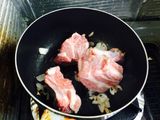 Canh sườn nấu sấu