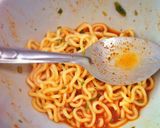 A picture of step 2 of Ramen Burger.