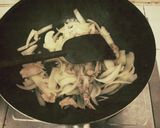 รูปขั้นตอนการทำที่ 4 ของ หมูผัดต้มโชยุ