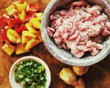 รูปขั้นตอนการทำที่ 1 ของ หมูผัดขิง