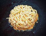 A picture of step 4 of Ramen Burger.