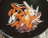รูปขั้นตอนการทำที่ 2 ของ หมูสับผัดแกงส้ม