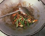 รูปขั้นตอนการทำที่ 11 ของ ปาท่องโก๋ผัดพริกแกงไก่