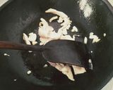 รูปขั้นตอนการทำที่ 2 ของ ไก่ผัดใบโหระพา #อาหารไทยง่ายๆ